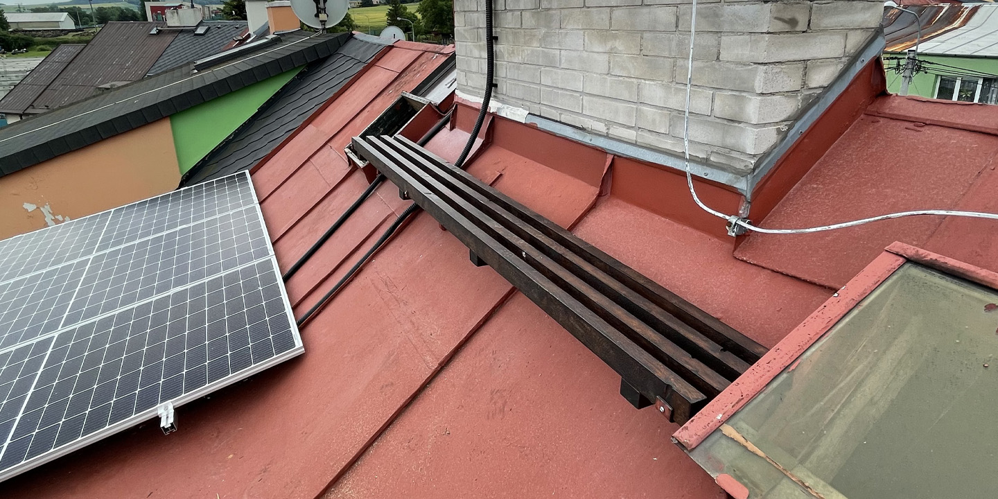 Barva na střechu + střešní nátěr S-T4 = jak natřit střechu